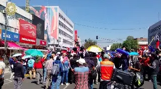 Inicia marcha de la CNTE por el Día del Maestro 