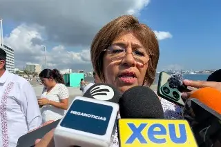 Reinstalará estatua en honor a maestros en Plaza del Magisterio de Veracruz