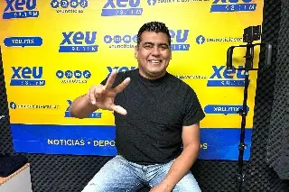 Axel: maestro en Veracruz, papá 24/7 e influencer que inspira