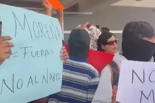 Con protestas reciben en Chihuahua a líder nacional de Morena y a 'Andy’ López Beltrán