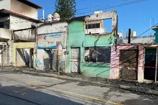 Incendio consume negocios en el centro de Tuxpan