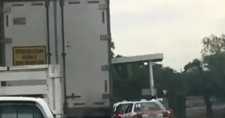 Cierre parcial de circulación en autopista con dirección al puerto de Veracruz