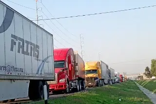 Veracruzano varado en Chichimequillas por bloqueo; hay filas kilométricas 