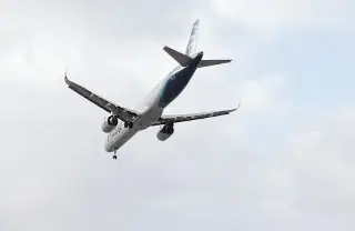 Controladores aéreos amenazan con huelga a menos de un mes del Mundial en México 