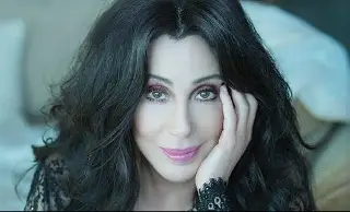 Cumple 80 años, la cantante y actriz Cher, ícono de la eterna juventud