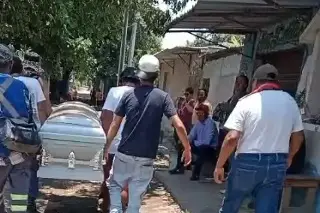 Dan último adiós a Teresa, asesinada por su pareja en Veracruz; familia exige justicia