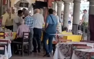 Exsecretario de Salud de Veracruz y empresario protagonizan altercado en café de Córdoba, Veracruz 