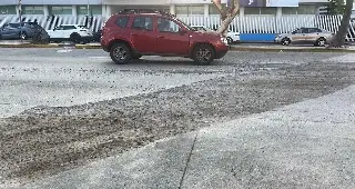 Reportan una zanja en la avenida Díaz Mirón 
