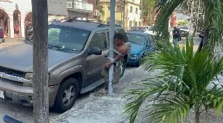 Amarran a un poste a presunto ladrón en colonia de Veracruz 