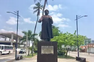 Proponen traer a Veracruz restos del poeta Salvador Díaz Mirón