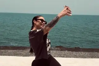 Lis Vega pasea en el puerto de Veracruz 
