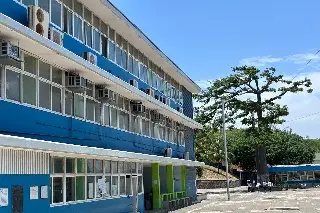 Autoridad se pronuncia sobre conflicto en secundaria de Veracruz; identifica decenas de menores afectadas 