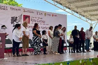 Inicia en Veracruz entrega de tarjetas de becas Rita Cetina