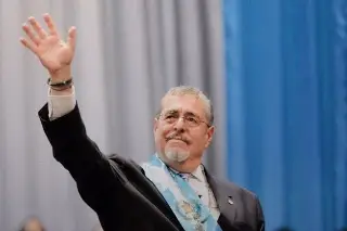 Presidente de Guatemala rechaza que su país autorizó bombardeos en conjunto con EU
