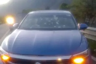 Ataque armado en Acultzingo deja automóvil baleado en carretera federal Orizaba-Tehuacán