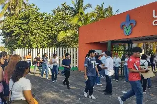 Miles de aspirantes presentaron examen de admisión de la UV en Veracruz