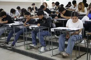 Casi 44 mil aspiran a ingresar a la UV; admitirá 47% en 2026