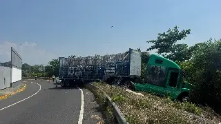 Tome precauciones; hay cierre parcial de circulación en carretera Veracruz - Xalapa