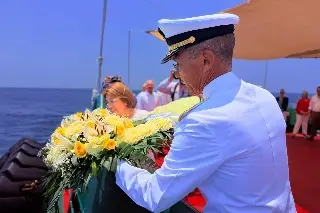 Entre honores y ofrenda floral, celebran en Veracruz el Día de la Marina Nacional