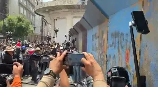 Amurallan Zócalo de la CDMX. Instalan este evento (+Video)