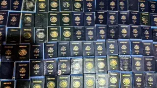 Golpe a célula de falsificación deja 2 detenidos y 94 pasaportes apócrifos de México y EU asegurados