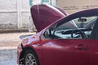 Iba manejando cuando el agua empezó a inundar el carro: el angustiante relato de automovilista