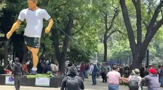 Presuntos integrantes de la CNTE destruyen estatuas para el Mundial 2026 (+Video) 
