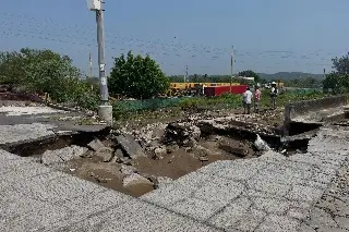 Lluvias dejan socavones, caída de árboles y daños en escuelas de Veracruz