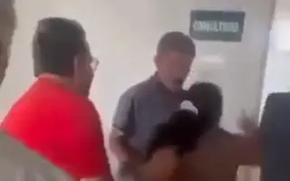 Una más en el IMSS... Derechohabiente agrede a recepcionista. Esto acusó