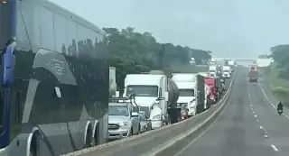 Hay cierre de circulación en autopista de Veracruz; conoce a qué altura 