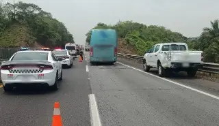 Hay cierre parcial en carretera de Veracruz; conoce la razón 