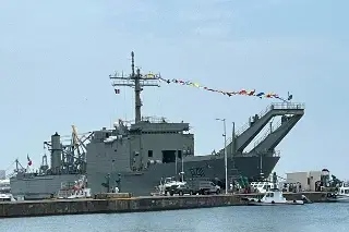 Cadetes navales parten de Veracruz rumbo a Estados Unidos