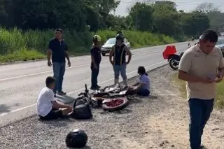 Mujer queda con el rostro desfigurado tras accidente de moto en carretera de Veraruz 