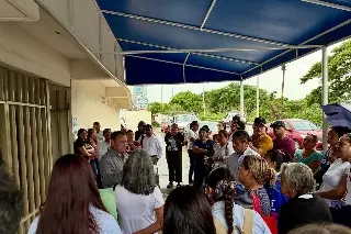 Padres de familia protestan por despido de maestra en escuela particular, esto paso