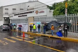 Trabajadores toman la SIOP en Xalapa