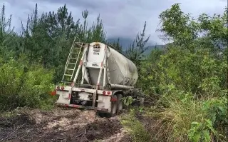 Pipa cae a barranca en autopista de Veracruz 