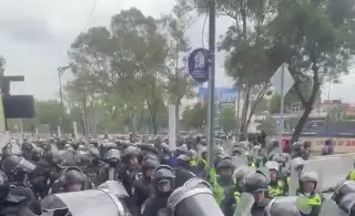 CNTE se dirige a estadio del Mundial; policías los frenan (+Video)