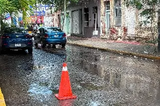 Temen brote de infecciones por fuga de aguas negras en pleno centro de Veracruz