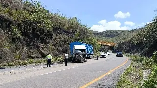 Hay cierre parcial de circulación en carretera con dirección al puerto de Veracruz