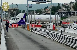 Bloquean autopista México-Cuernavaca; detectan 16 autobuses con normalistas (+Video)