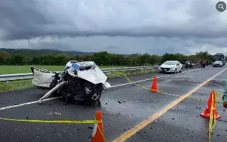 Accidente mortal en autopista de Poza Rica; autobús chocó de frente contra auto