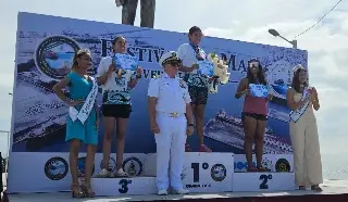 Nadadores desafían el mar en el tradicional Cruce de San Juan de Ulúa