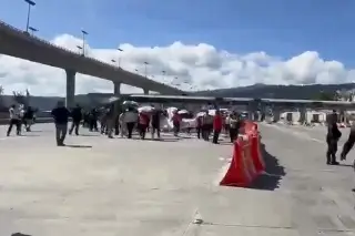 CETEG toma casetas en Guerrero y da paso libre a automovilistas