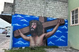 Mural de Jesús crucificado sorprende a vecinos; checa dónde se ubica