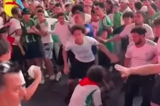 Batalla campal en entre aficionados de Argentina y Argelia en Times Square (+Video)