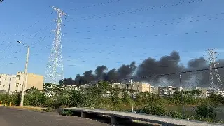 Bomberos de Veracruz atienden incendio en fraccionamiento Sendero Las Palmas
