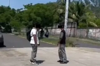 Captan agresión de joven a estudiante afuera de telesecundaria de Veracruz 
