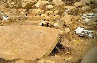 Hallan estela y plataforma de hace mil 400 años en Coatepec, Veracruz 