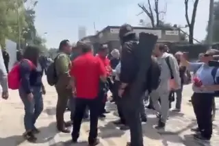 Pequeña comisión de la CNTE ingresa a instalaciones de la SEP (+Video)