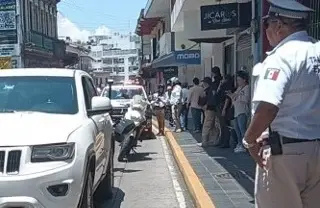 ¡De película! Abandona camioneta en Xalapa, huye en taxi y lo detienen; así ocurrió 